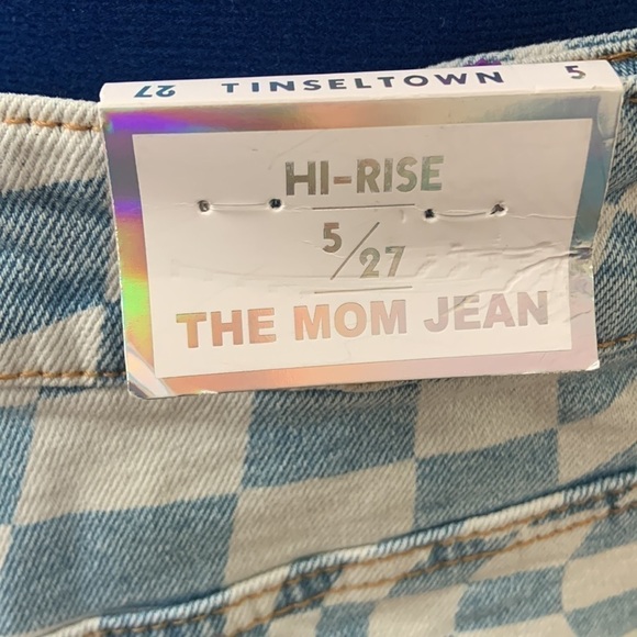 Juniors' Frayed-Hem Mom Jeans - Picture 6 of 7